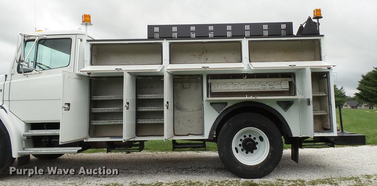 image for item DD7366 2001 Freightliner FL70 service truck