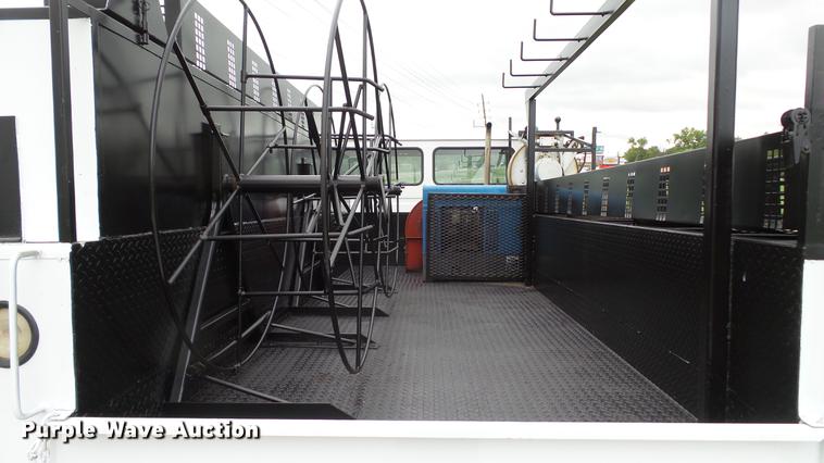 image for item DD7366 2001 Freightliner FL70 service truck