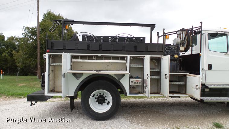 image for item DD7366 2001 Freightliner FL70 service truck