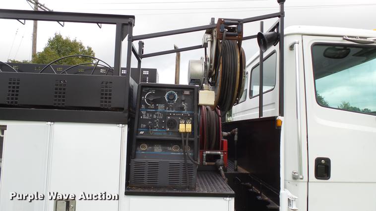 image for item DD7366 2001 Freightliner FL70 service truck