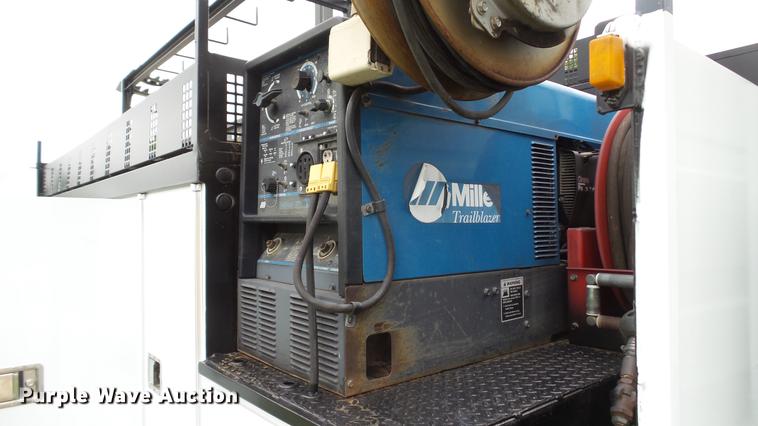 image for item DD7366 2001 Freightliner FL70 service truck