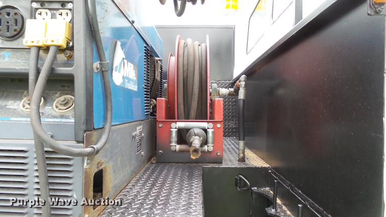 image for item DD7366 2001 Freightliner FL70 service truck