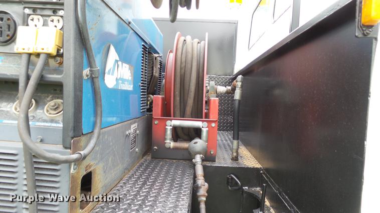 image for item DD7366 2001 Freightliner FL70 service truck