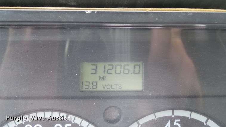 image for item DD7366 2001 Freightliner FL70 service truck