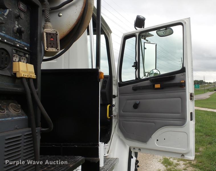 image for item DD7366 2001 Freightliner FL70 service truck