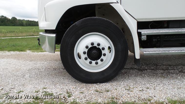 image for item DD7366 2001 Freightliner FL70 service truck