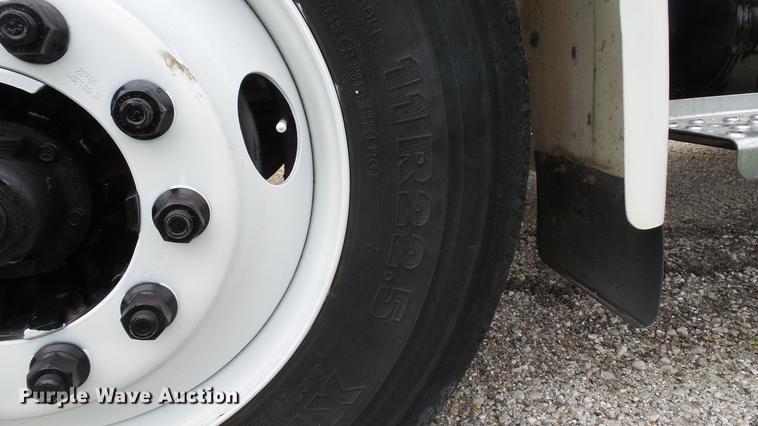 image for item DD7366 2001 Freightliner FL70 service truck