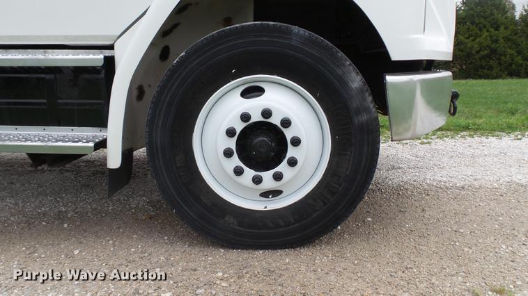 image for item DD7366 2001 Freightliner FL70 service truck