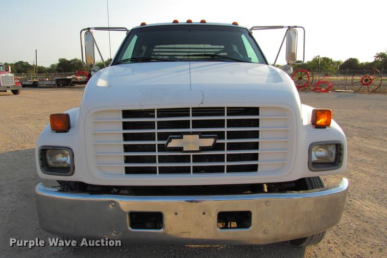 image for item DE0187 2000 Chevrolet C6500 flatbed truck