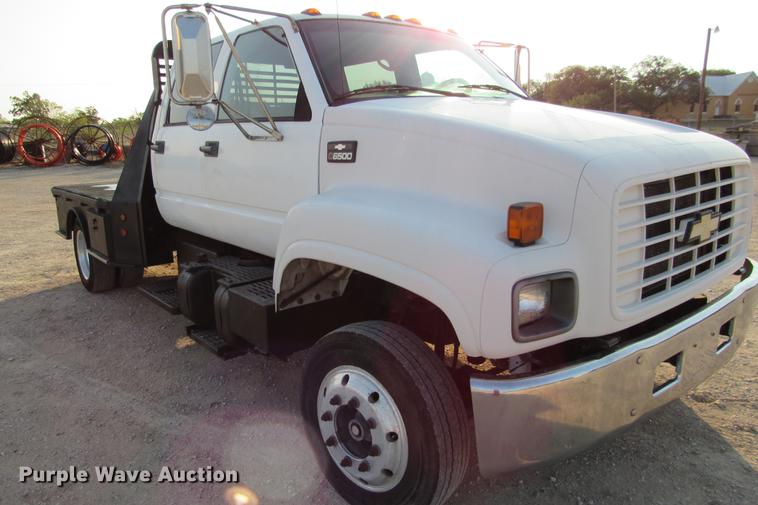 image for item DE0187 2000 Chevrolet C6500 flatbed truck