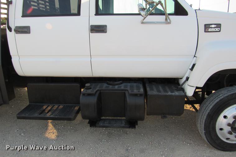 image for item DE0187 2000 Chevrolet C6500 flatbed truck