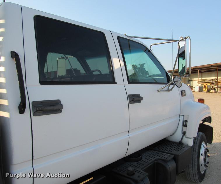 image for item DE0187 2000 Chevrolet C6500 flatbed truck