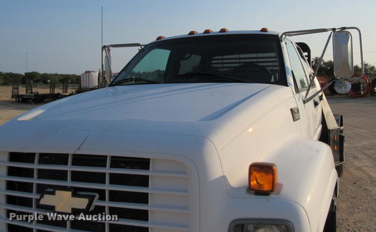 image for item DE0187 2000 Chevrolet C6500 flatbed truck