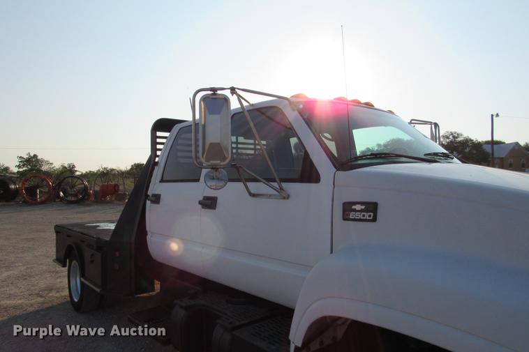 image for item DE0187 2000 Chevrolet C6500 flatbed truck