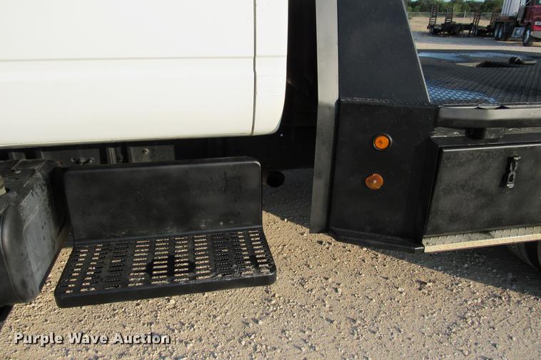 image for item DE0187 2000 Chevrolet C6500 flatbed truck