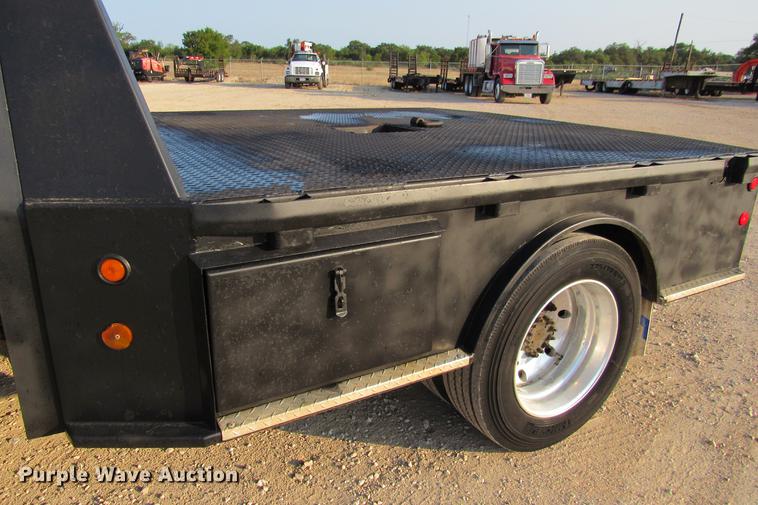 image for item DE0187 2000 Chevrolet C6500 flatbed truck