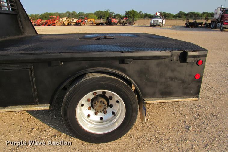 image for item DE0187 2000 Chevrolet C6500 flatbed truck