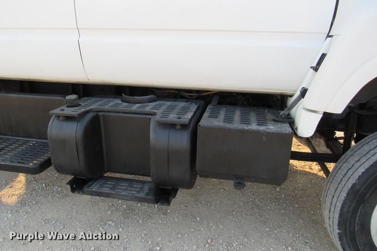 image for item DE0187 2000 Chevrolet C6500 flatbed truck