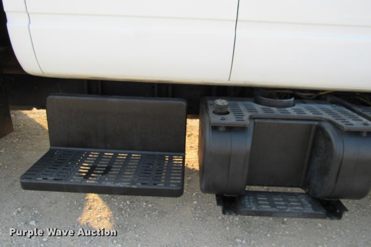 image for item DE0187 2000 Chevrolet C6500 flatbed truck