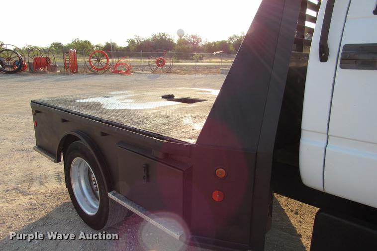 image for item DE0187 2000 Chevrolet C6500 flatbed truck