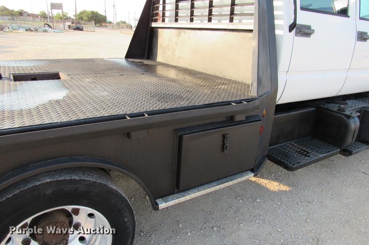 image for item DE0187 2000 Chevrolet C6500 flatbed truck