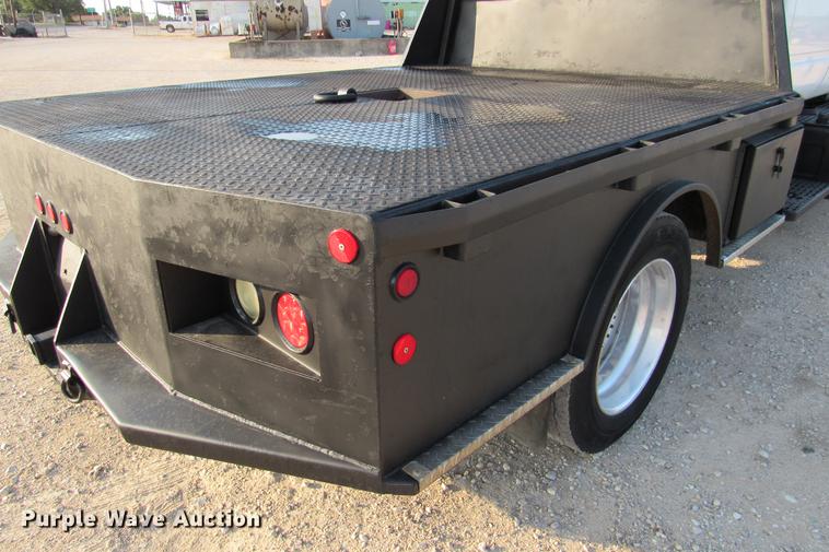 image for item DE0187 2000 Chevrolet C6500 flatbed truck