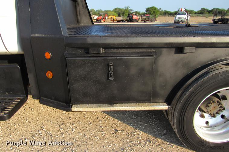 image for item DE0187 2000 Chevrolet C6500 flatbed truck