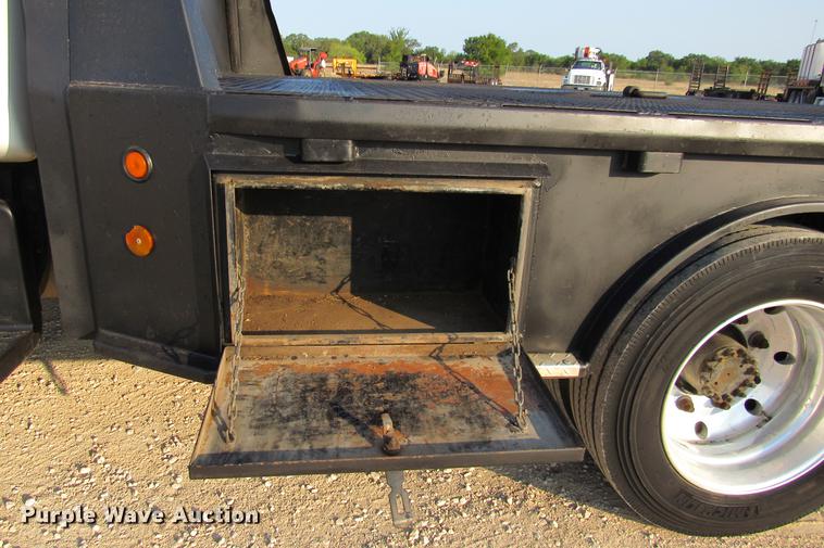 image for item DE0187 2000 Chevrolet C6500 flatbed truck