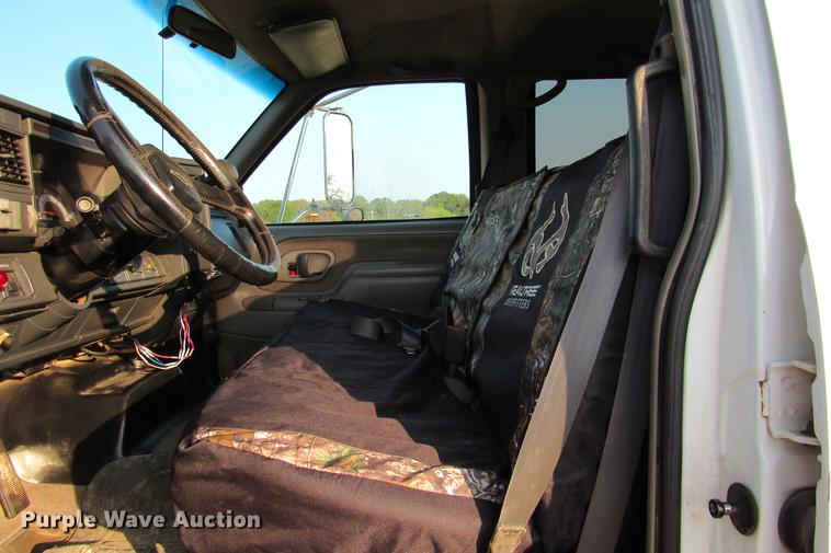 image for item DE0187 2000 Chevrolet C6500 flatbed truck