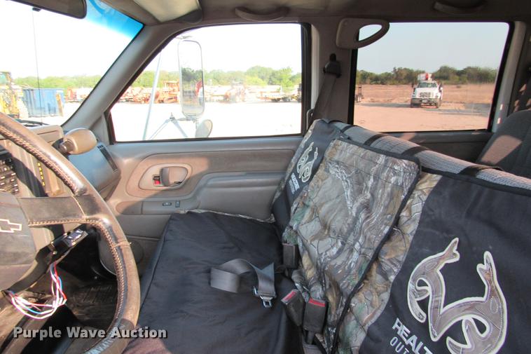 image for item DE0187 2000 Chevrolet C6500 flatbed truck