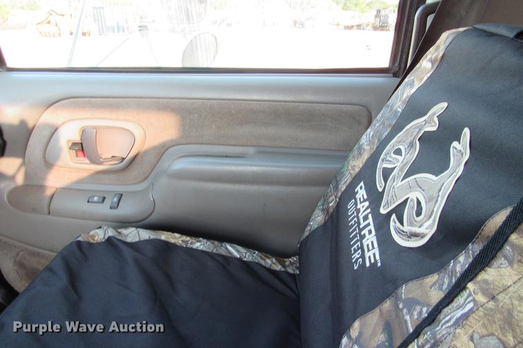 image for item DE0187 2000 Chevrolet C6500 flatbed truck