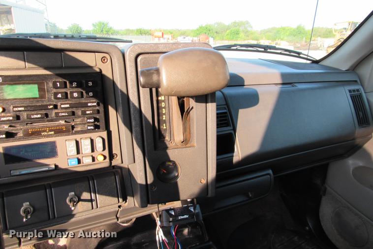 image for item DE0187 2000 Chevrolet C6500 flatbed truck