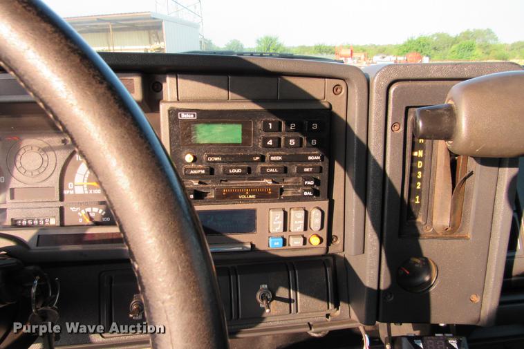 image for item DE0187 2000 Chevrolet C6500 flatbed truck