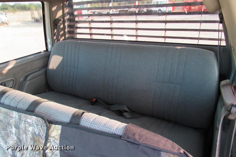 image for item DE0187 2000 Chevrolet C6500 flatbed truck