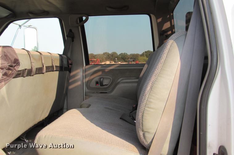 image for item DE0187 2000 Chevrolet C6500 flatbed truck