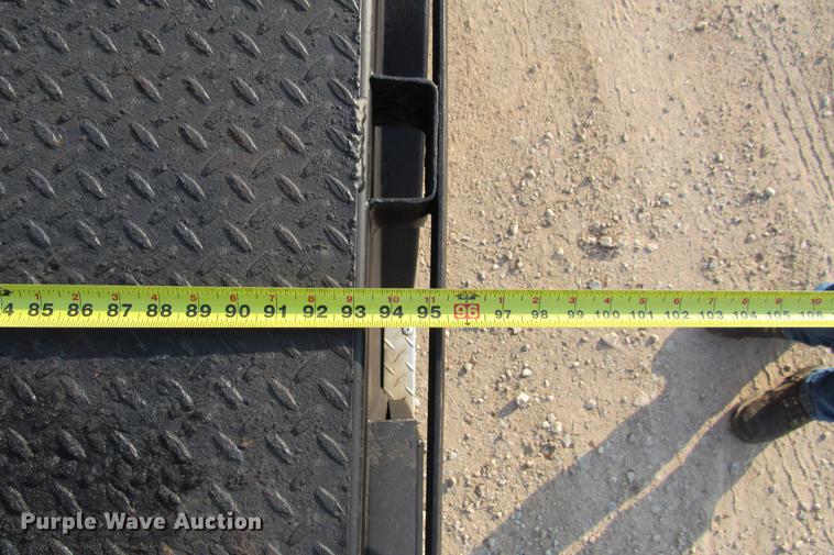 image for item DE0187 2000 Chevrolet C6500 flatbed truck