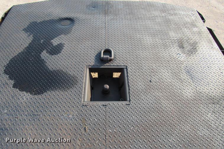 image for item DE0187 2000 Chevrolet C6500 flatbed truck