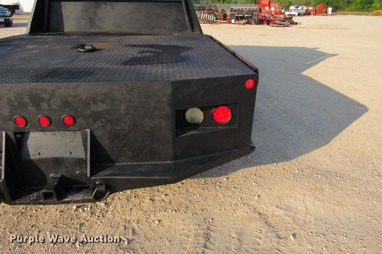 image for item DE0187 2000 Chevrolet C6500 flatbed truck