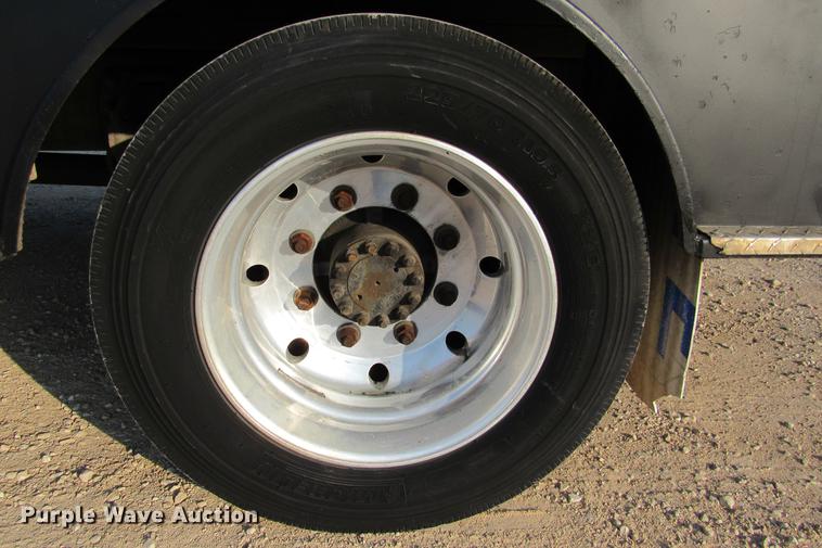 image for item DE0187 2000 Chevrolet C6500 flatbed truck