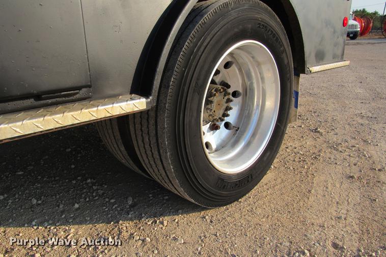 image for item DE0187 2000 Chevrolet C6500 flatbed truck