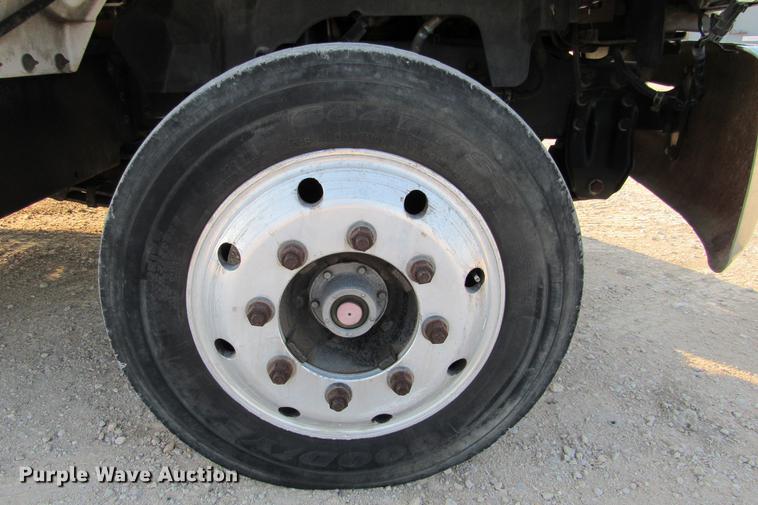 image for item DE0187 2000 Chevrolet C6500 flatbed truck