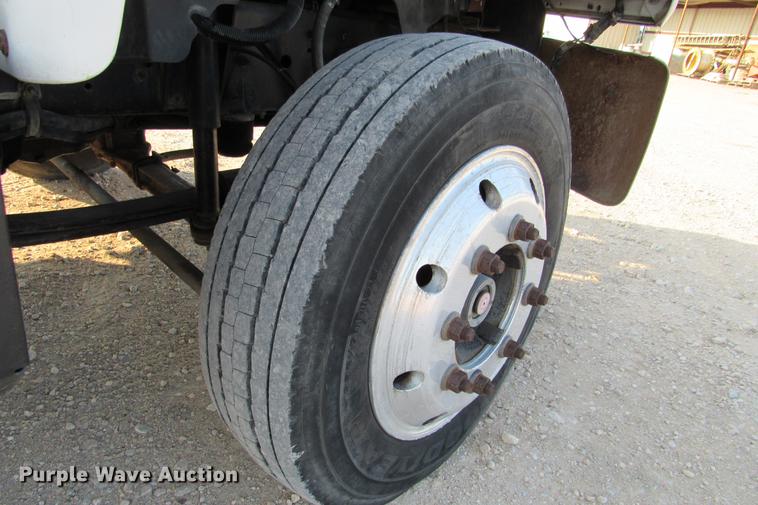 image for item DE0187 2000 Chevrolet C6500 flatbed truck