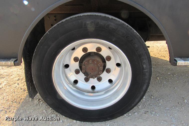 image for item DE0187 2000 Chevrolet C6500 flatbed truck