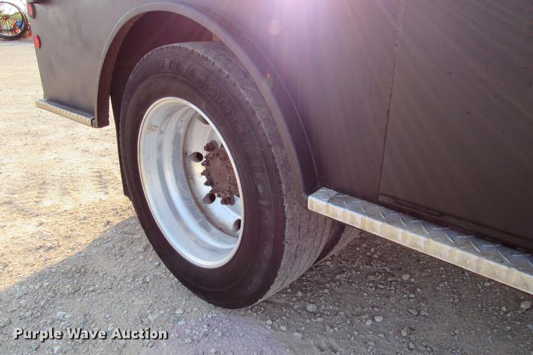 image for item DE0187 2000 Chevrolet C6500 flatbed truck