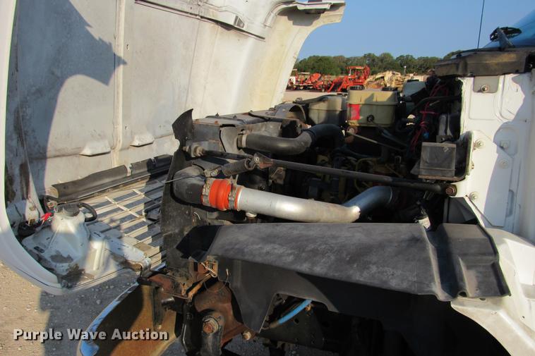 image for item DE0187 2000 Chevrolet C6500 flatbed truck