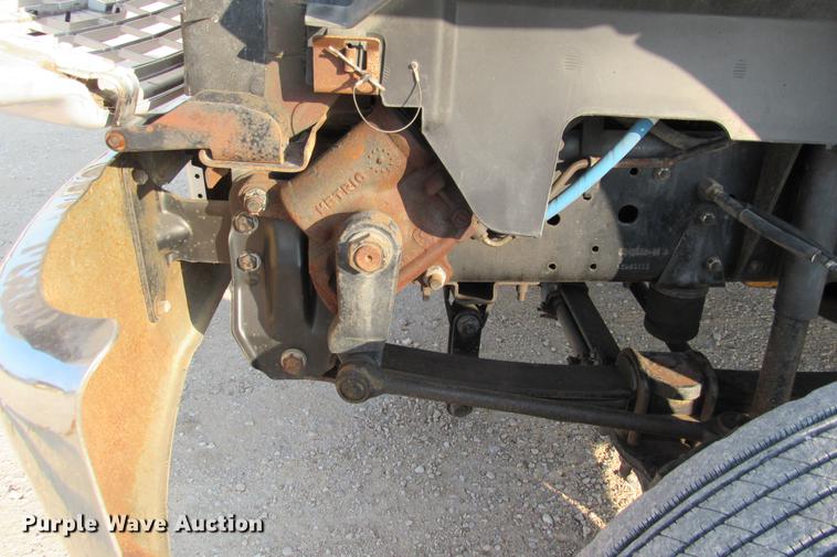 image for item DE0187 2000 Chevrolet C6500 flatbed truck