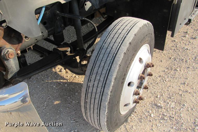 image for item DE0187 2000 Chevrolet C6500 flatbed truck