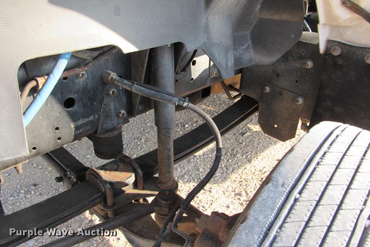 image for item DE0187 2000 Chevrolet C6500 flatbed truck