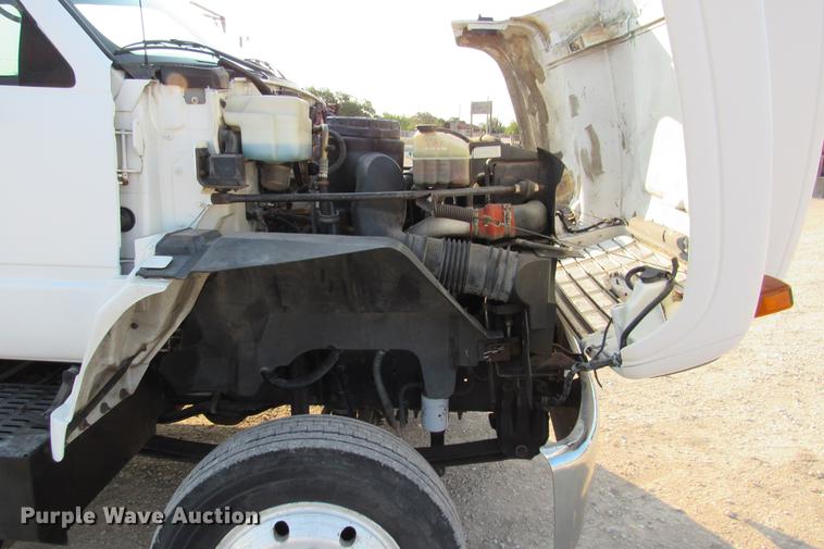 image for item DE0187 2000 Chevrolet C6500 flatbed truck