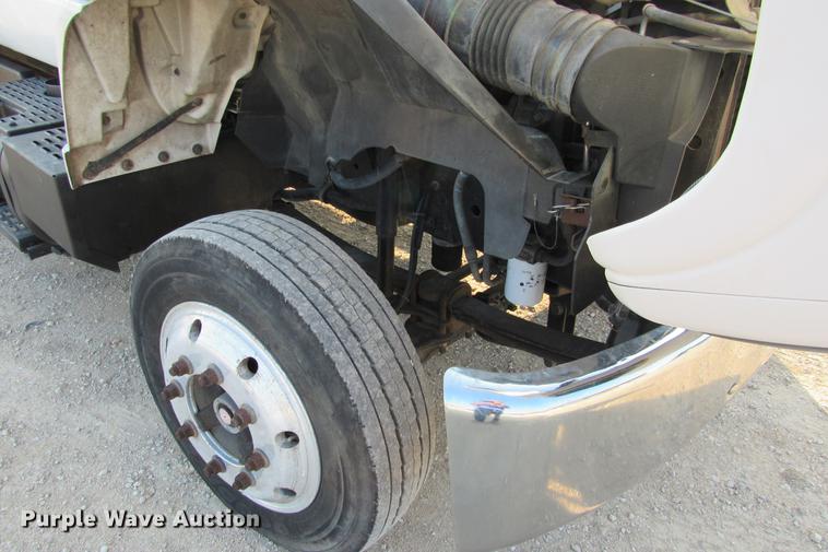 image for item DE0187 2000 Chevrolet C6500 flatbed truck